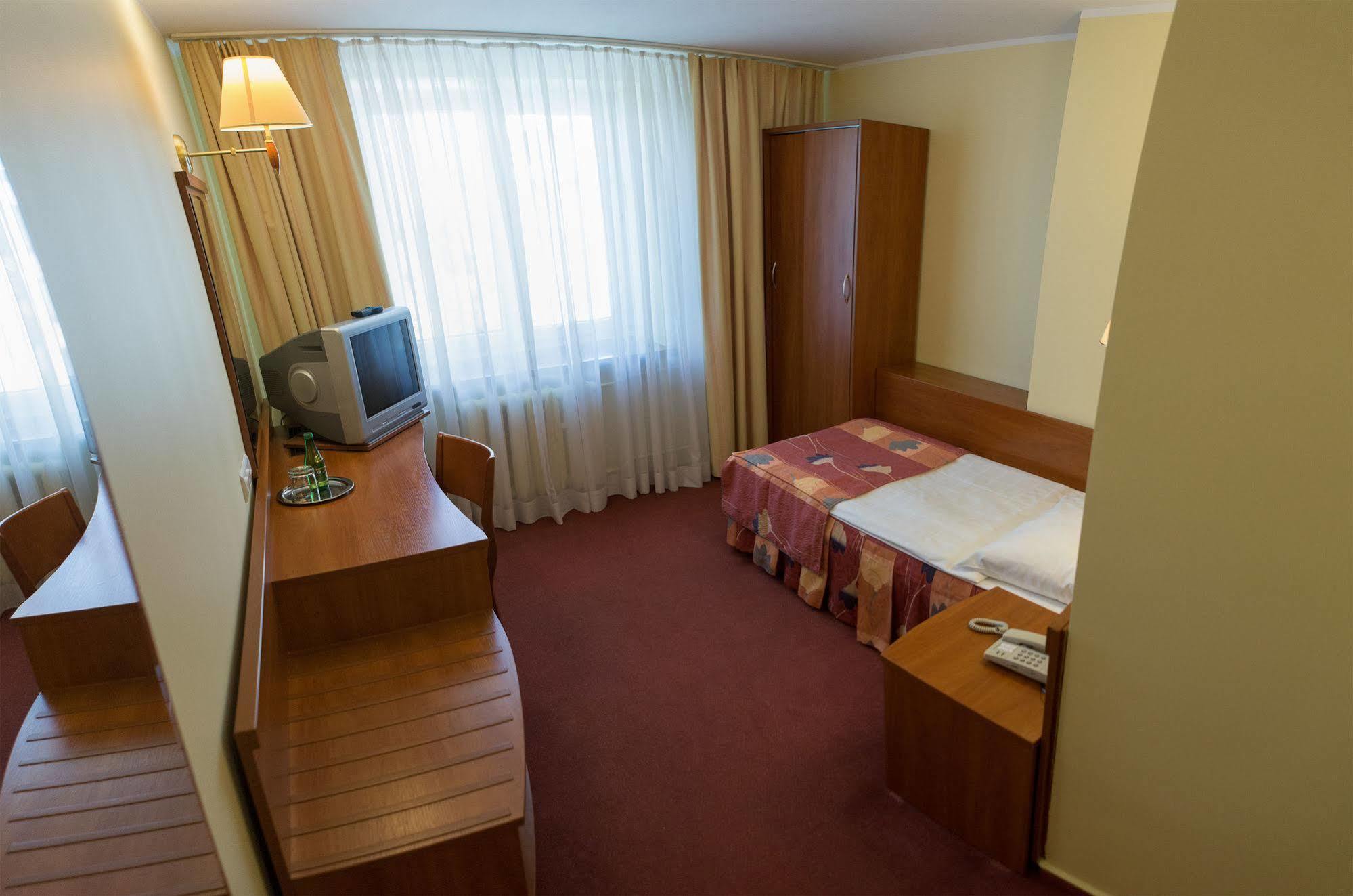 Hotel Prezydencki 4-Star Ряшів Екстер'єр фото