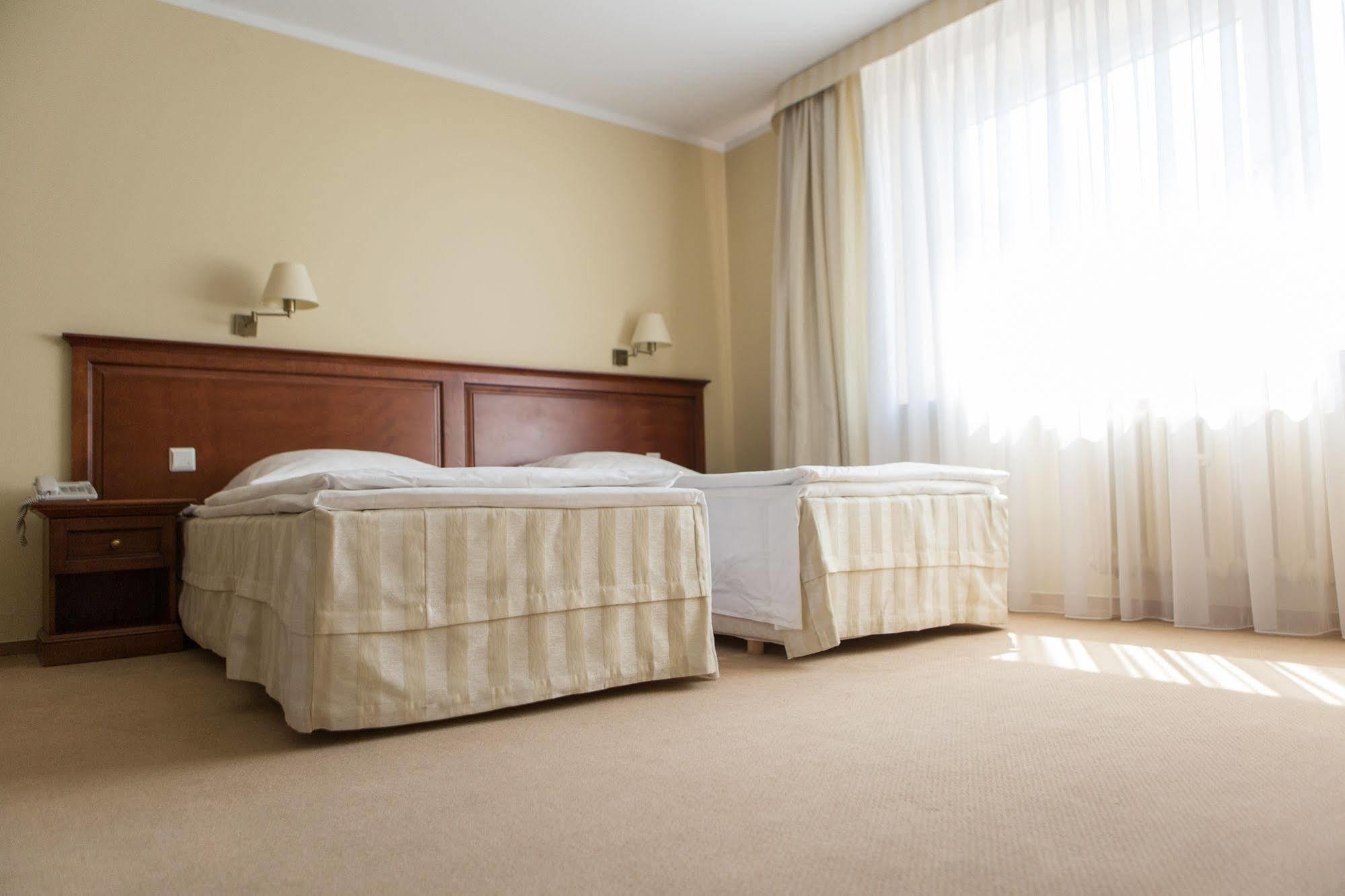 Hotel Prezydencki 4-Star Ряшів Екстер'єр фото