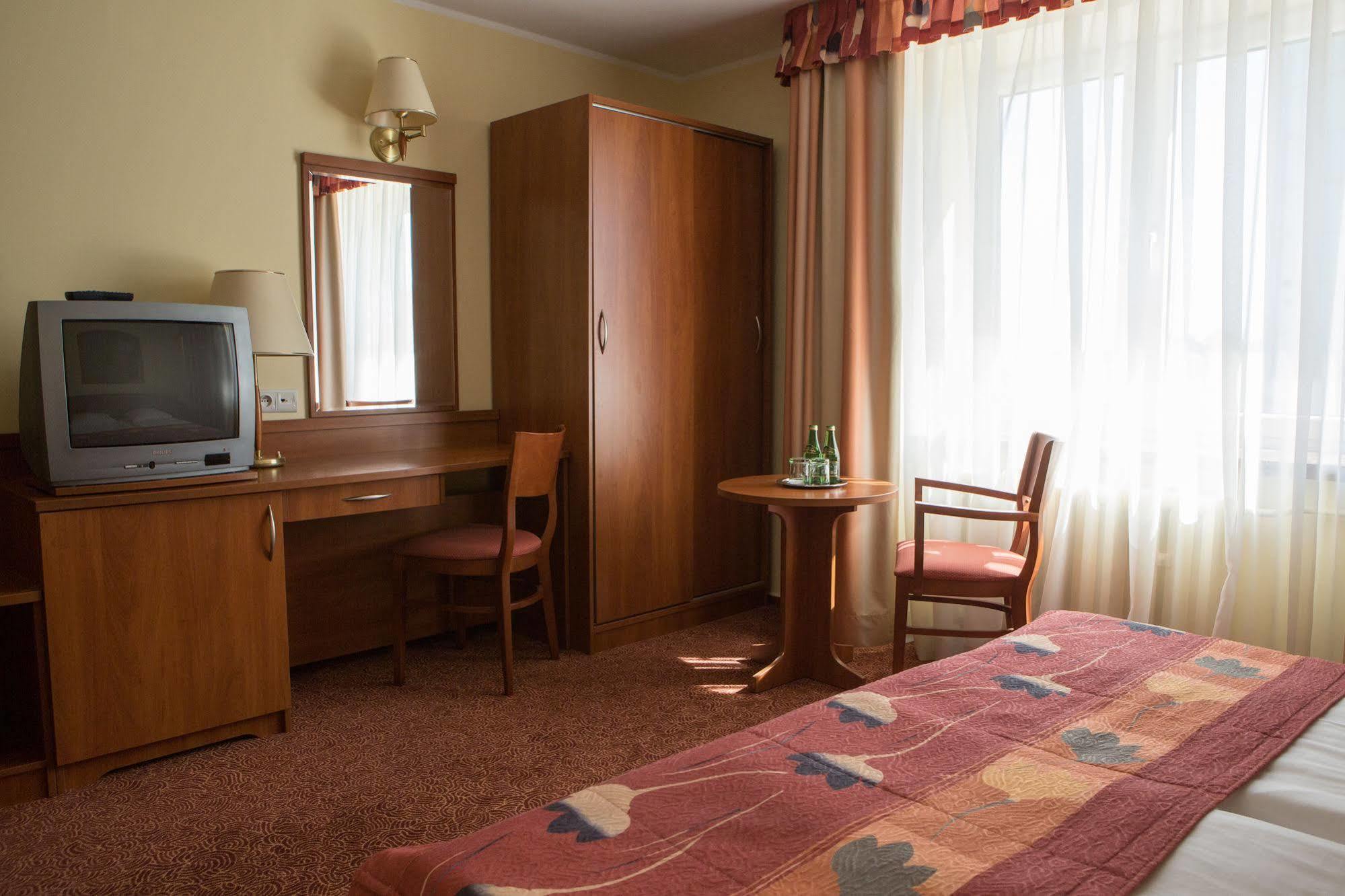 Hotel Prezydencki 4-Star Ряшів Екстер'єр фото