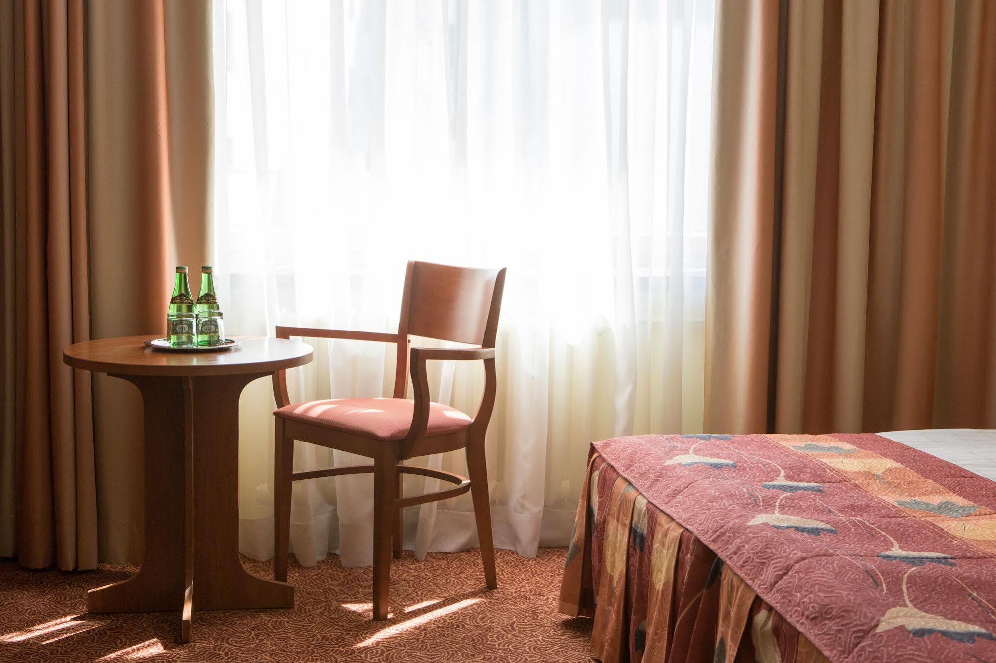 Hotel Prezydencki 4-Star Ряшів Екстер'єр фото